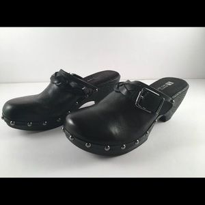 White Mountain Black Gabrielle Clogs